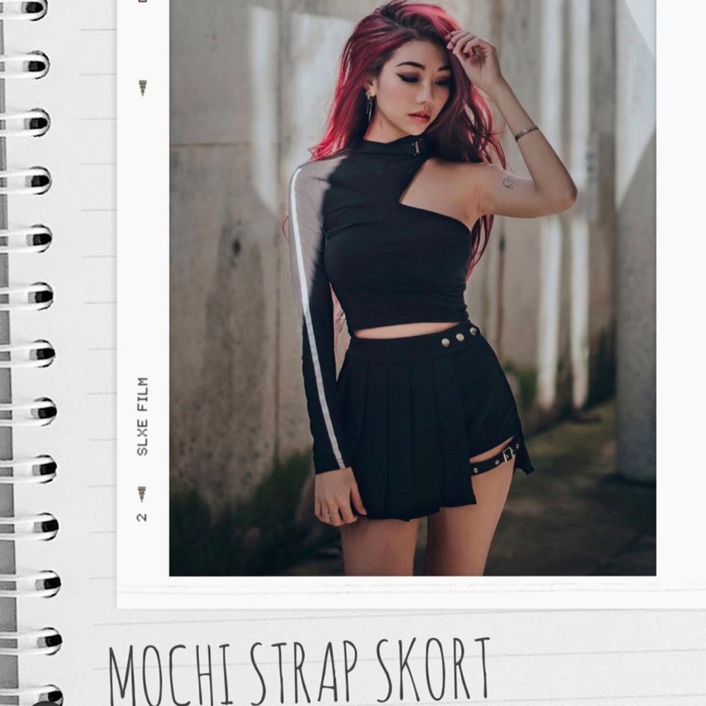 Streetwear Style Black Skort w/chain